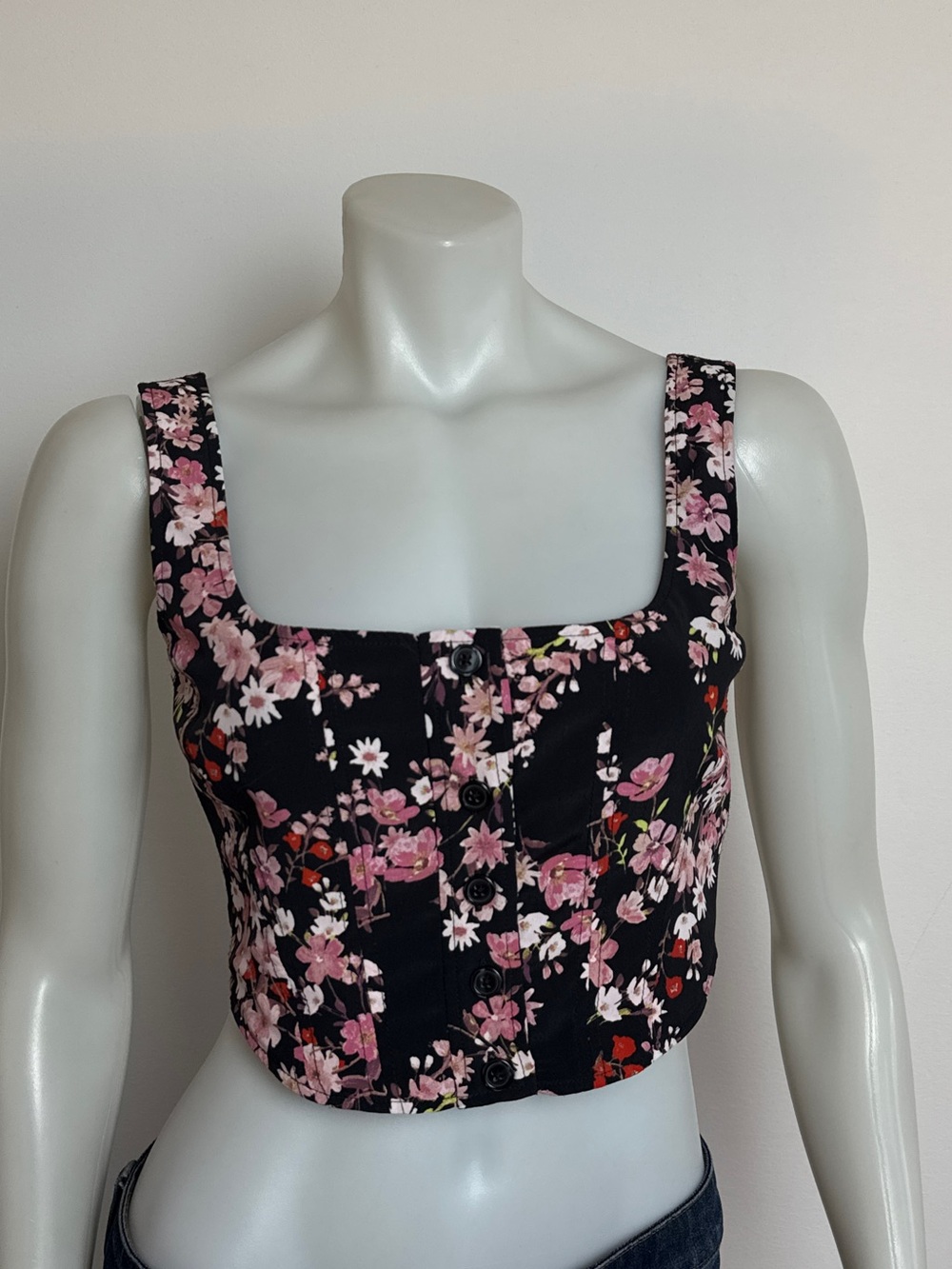 Wayf Womens Black Floral Sleeveless Button-Front Crop Top. Small.